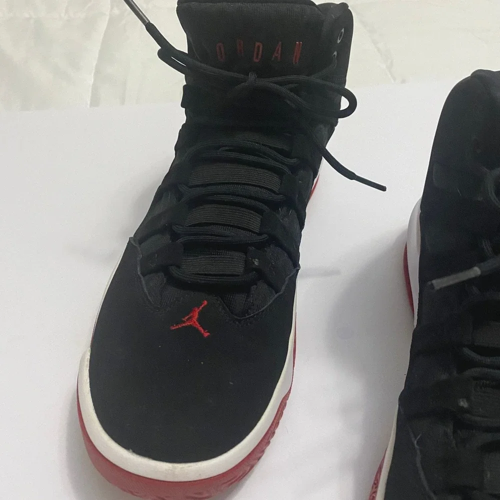 Jordan Max Aura Mens Basketball Shoes Black Red White Bred AQ9084-006 Mid Top